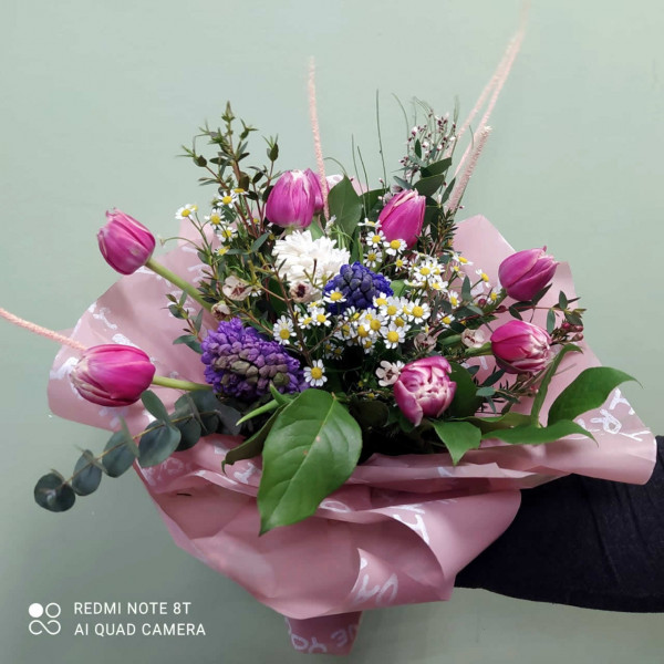 Букет "Полевой цветок" с тюльпанами